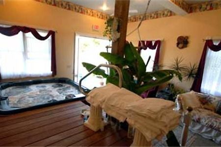 The Lion And The Rose Bed & Breakfast Whitefield Buitenkant foto