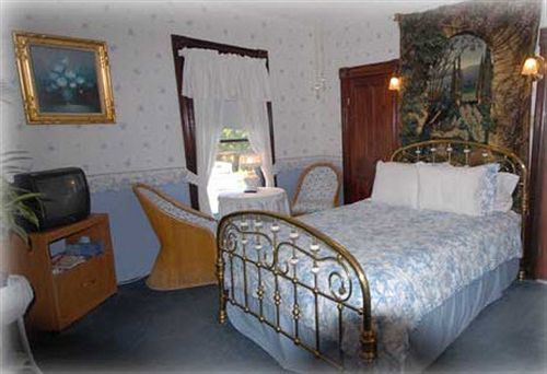 The Lion And The Rose Bed & Breakfast Whitefield Buitenkant foto