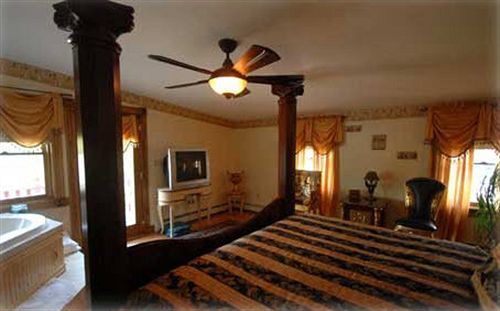 The Lion And The Rose Bed & Breakfast Whitefield Buitenkant foto
